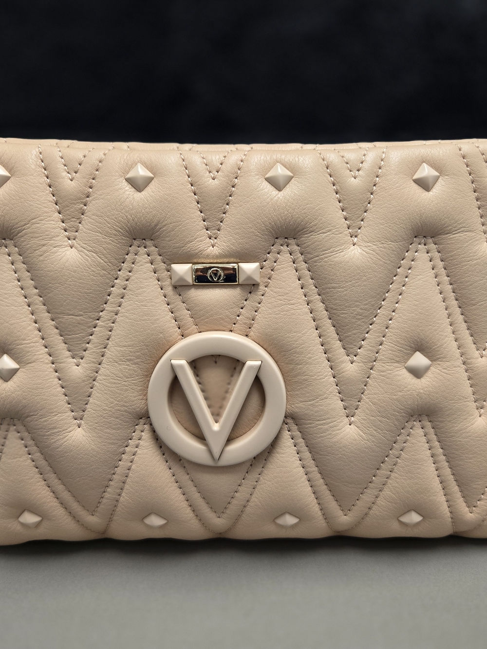 Valentino Quilted V-Logo Shoulder Bag in Cream - Picture 2 of 5